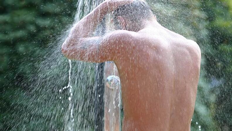 A contrast shower helps to make a man happy and increases potency